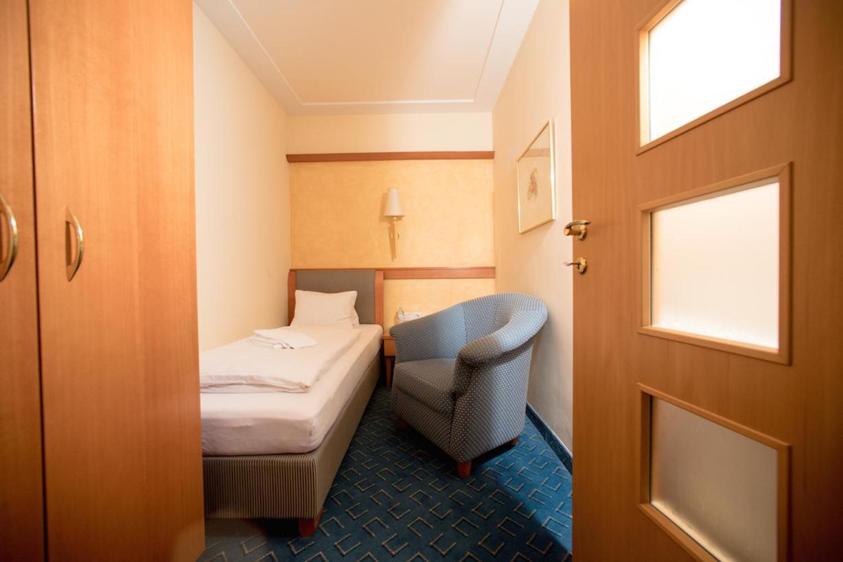Hotel Locker & Legere Sankt Ruprecht an der Raab Exterior photo